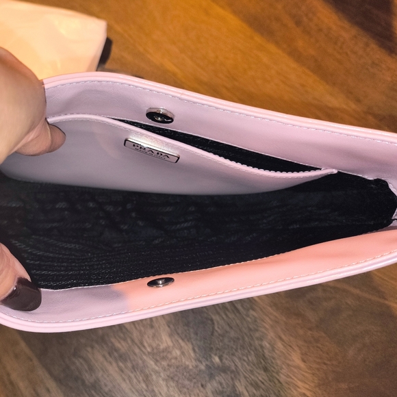 💯🩷PRADA CLEO🩷Hobo bag purse in pink nude - Picture 9 of 11